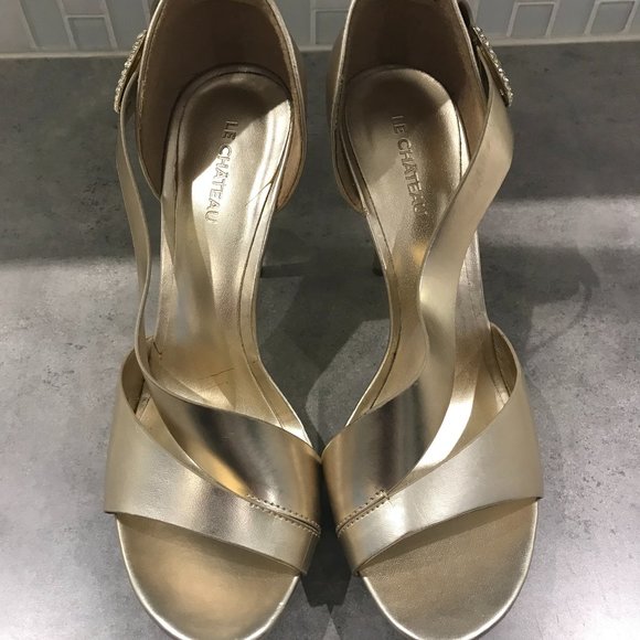 Ladies Gold Heels - Picture 2 of 6